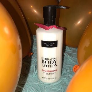 Victoria’s Secret body lotion / pomegranate